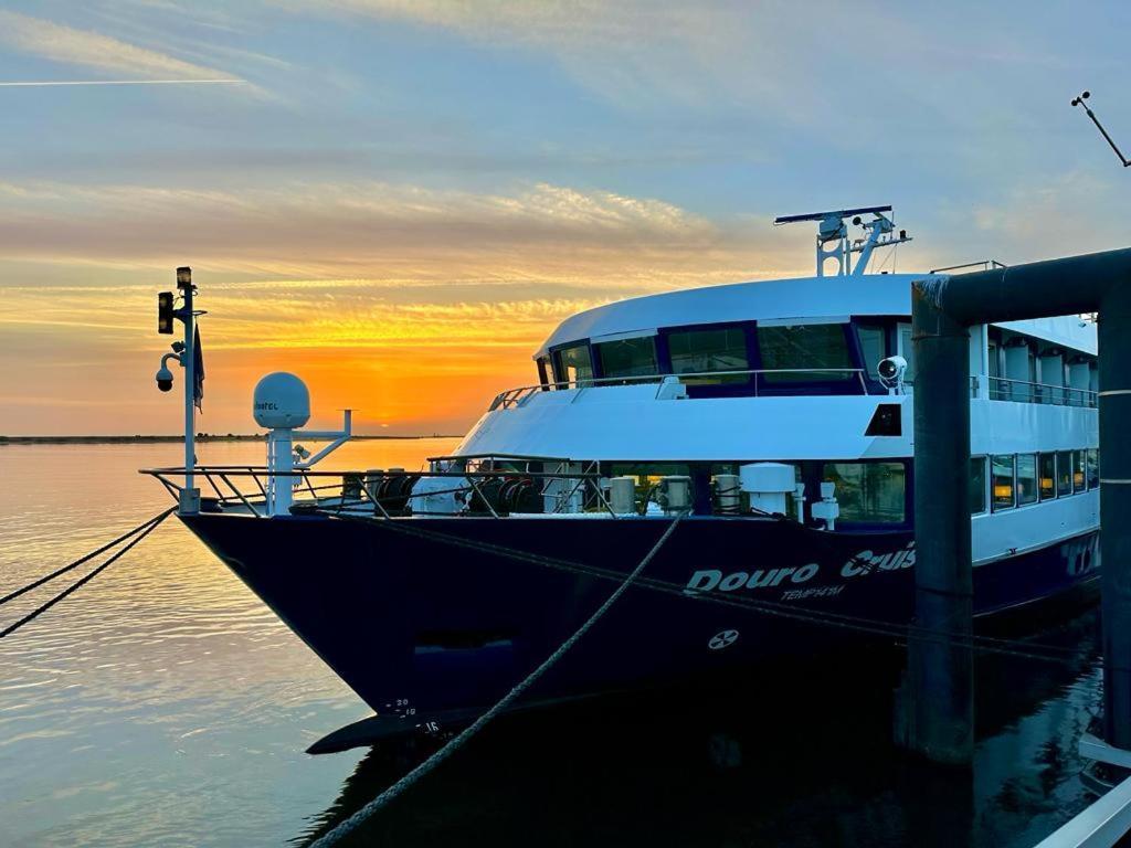 Готель Douro Cruiser Віла-Нова-де-Гая Екстер'єр фото